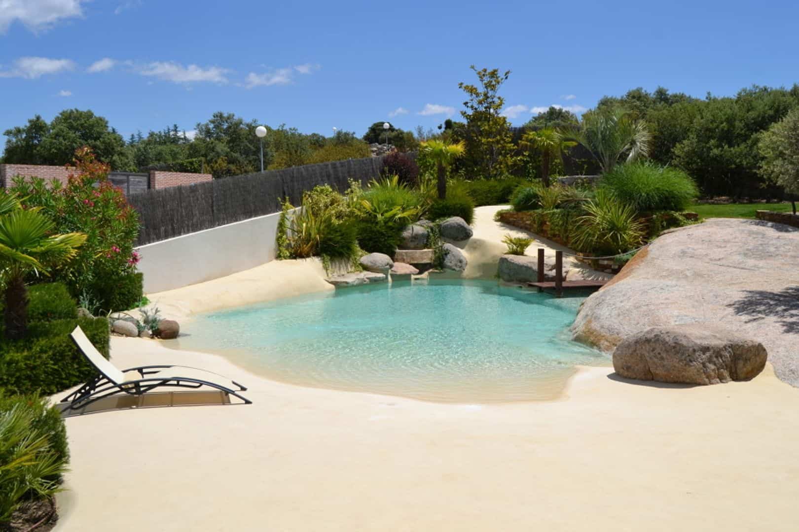 Essential maintenance and conservation of a salt water pool 